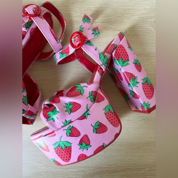 Sugar Thrillz x Dolls Kill Strawberry Fields Platform Pumps Pink 8 - Picture 12 of 15